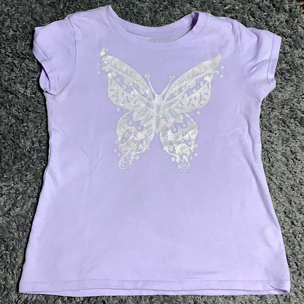 This is a children’s shirt in a Size: S or 5/6.